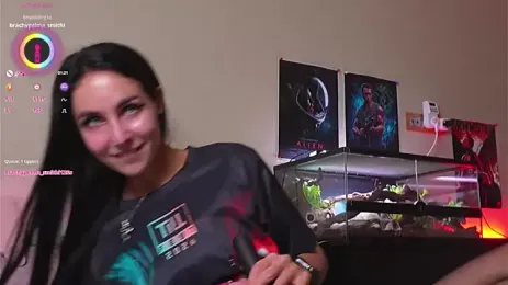 YaraAveiri webcam model stream image