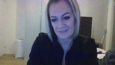 Milfshake227 webcam model stream image