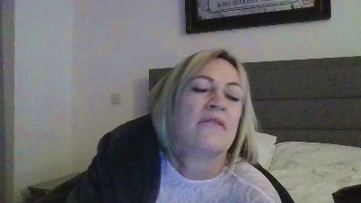 Milfshake227 webcam model stream image