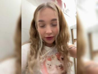 MimiMila webcam model stream image