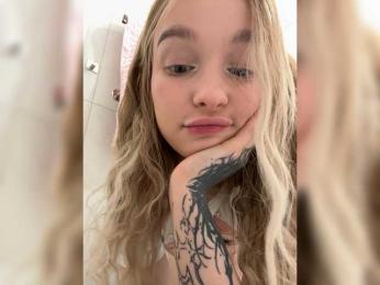 MimiMila webcam model stream image