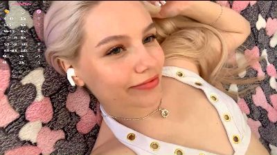 PLUSHIE_EYES webcam cam4 model stream image