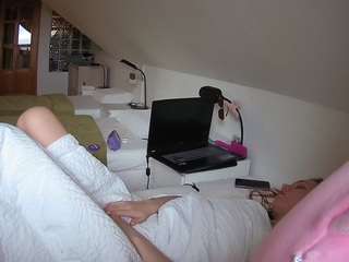 voyeurcam-julmodels-bed-3 webcam model stream image