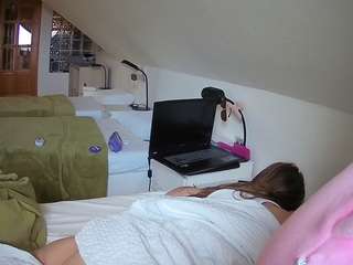 voyeurcam-julmodels-bed-3 webcam model stream image