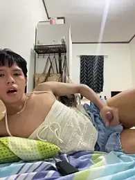 Plaxtique webcam model stream image