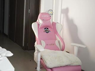 Waifu Cristal webcam model stream image