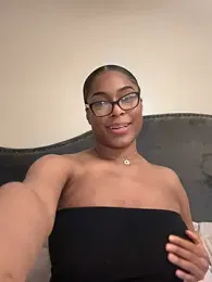CandyLuxxxx webcam model stream image