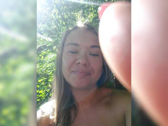 -yourcharm- webcam model stream image