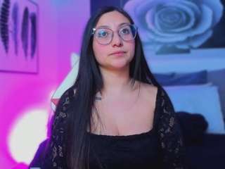luucyjoness webcam model stream image