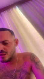 LatinCanarios webcam model stream image