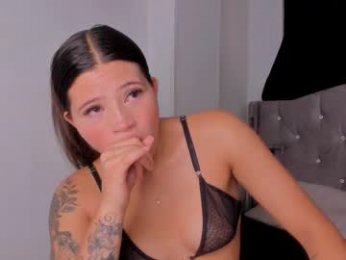 game_with_lesbians_ webcam model stream image