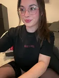 liloush__ webcam model stream image