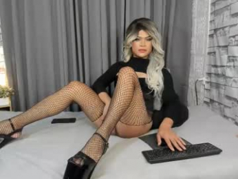 strip_me_baby webcam model stream image