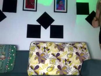 divavic_24 webcam model stream image