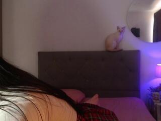 Abril Newton webcam model stream image