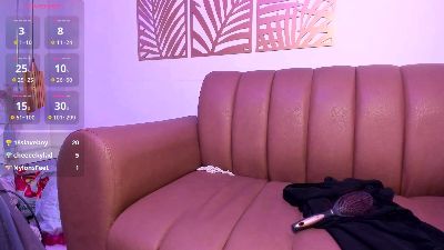 ReginaMills_ webcam model stream image