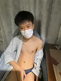 Zhang_yiovo webcam stripchat model stream image