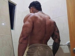 Apolo Strongman webcam model stream image