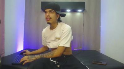 tayson_hot_ webcam model stream image