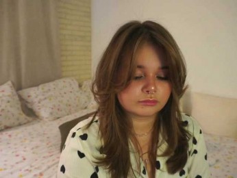 YesImAnna webcam model stream image