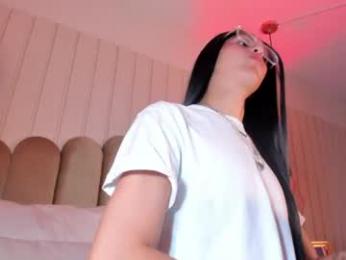 nickiwestt___ webcam model stream image