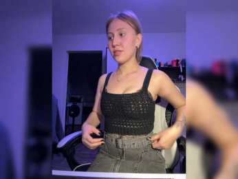 Durnaya_kis webcam model stream image