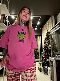 AriWild webcam model stream image