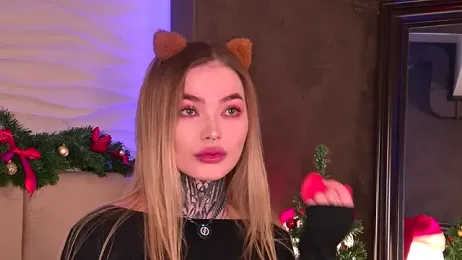 AriWild webcam model stream image