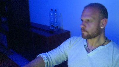 Policeman1982 webcam cam4 model stream image