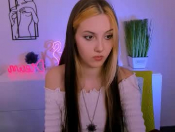 luna_tin webcam model stream image