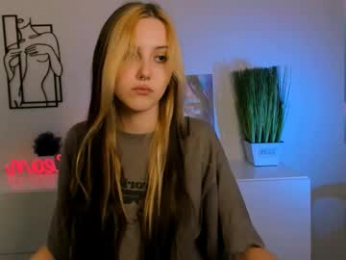 luna_tin webcam model stream image