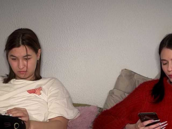 _Two_Chicks_ webcam model stream image