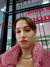 Irresistible24 webcam stripchat model stream image