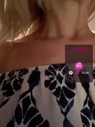 HOTLadyluna webcam model stream image