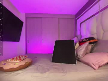 _bellaswwet_ webcam model stream image