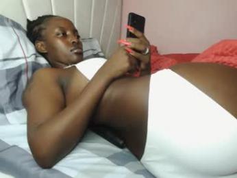 messyluna webcam model stream image