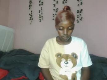 messyluna webcam model stream image