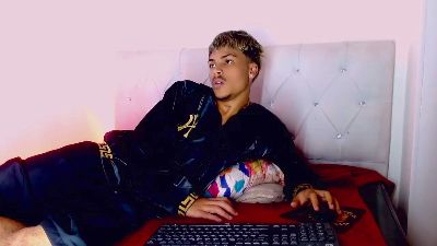 angel_foxc_ webcam model stream image