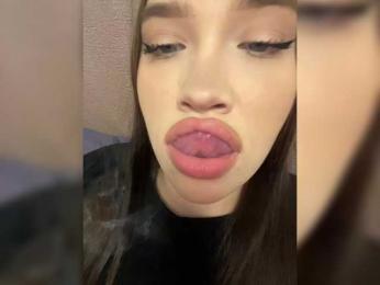 Glossmixdoll webcam model stream image