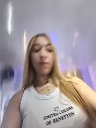 MollyCruz webcam stripchat model stream image