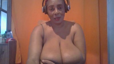 CaramelChoc webcam model stream image