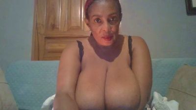 CaramelChoc webcam model stream image