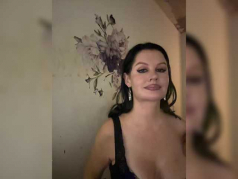 RoyalBreasts webcam model stream image