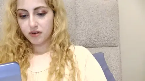 Kiki-wren webcam model stream image