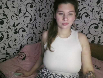 YourEmilie webcam bongacams model stream image