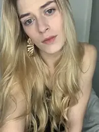 Bellalolahot webcam stripchat model stream image