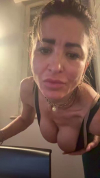 GloriousMILF webcam model stream image