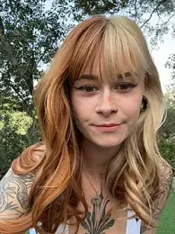 SallyDinosaur webcam model stream image