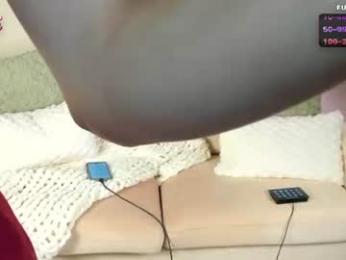 itschloelaurent webcam model stream image