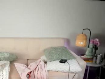 itschloelaurent webcam model stream image